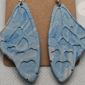 Boucles d’oreilles Kokoro jesmonite bleu marbré