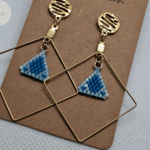 Boucles d’oreilles perles Miyuki bleues Ruribishi vue de profil